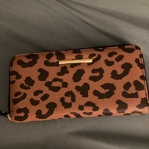 Handbags - NWOT Leopard Print Wallet
